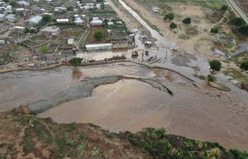 Crecida del río Masacre desborda canal en Juana Méndez, Haití