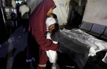 Hamás acepta alto el fuego en Gaza; Israel afirma que mantendrá diálogo pero lanza ataques en Rafah