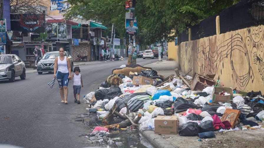 Los vertederos se siguen extendiendo en Santo Domingo Este
