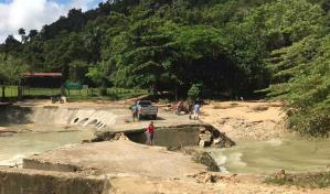 Se desploma puente en Espaillat por las lluvias que causan estragos en esa provincia