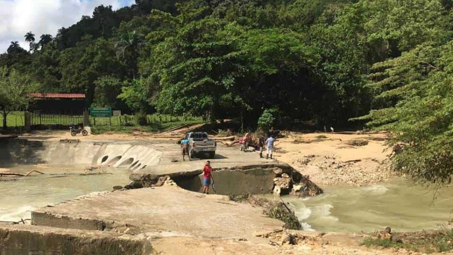 Se desploma puente en Espaillat por las lluvias que causan estragos en esa provincia