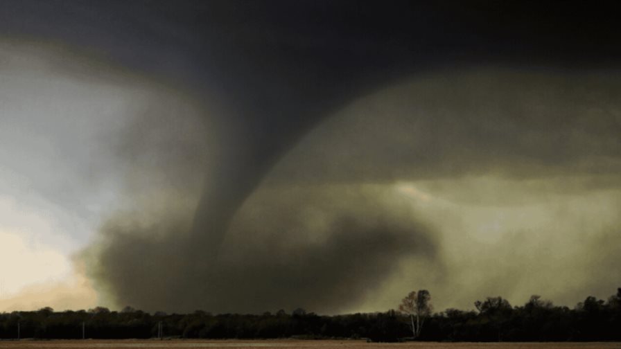 Unos 70 millones de personas avisadas de tornados y granizadas en región central de EE.UU.