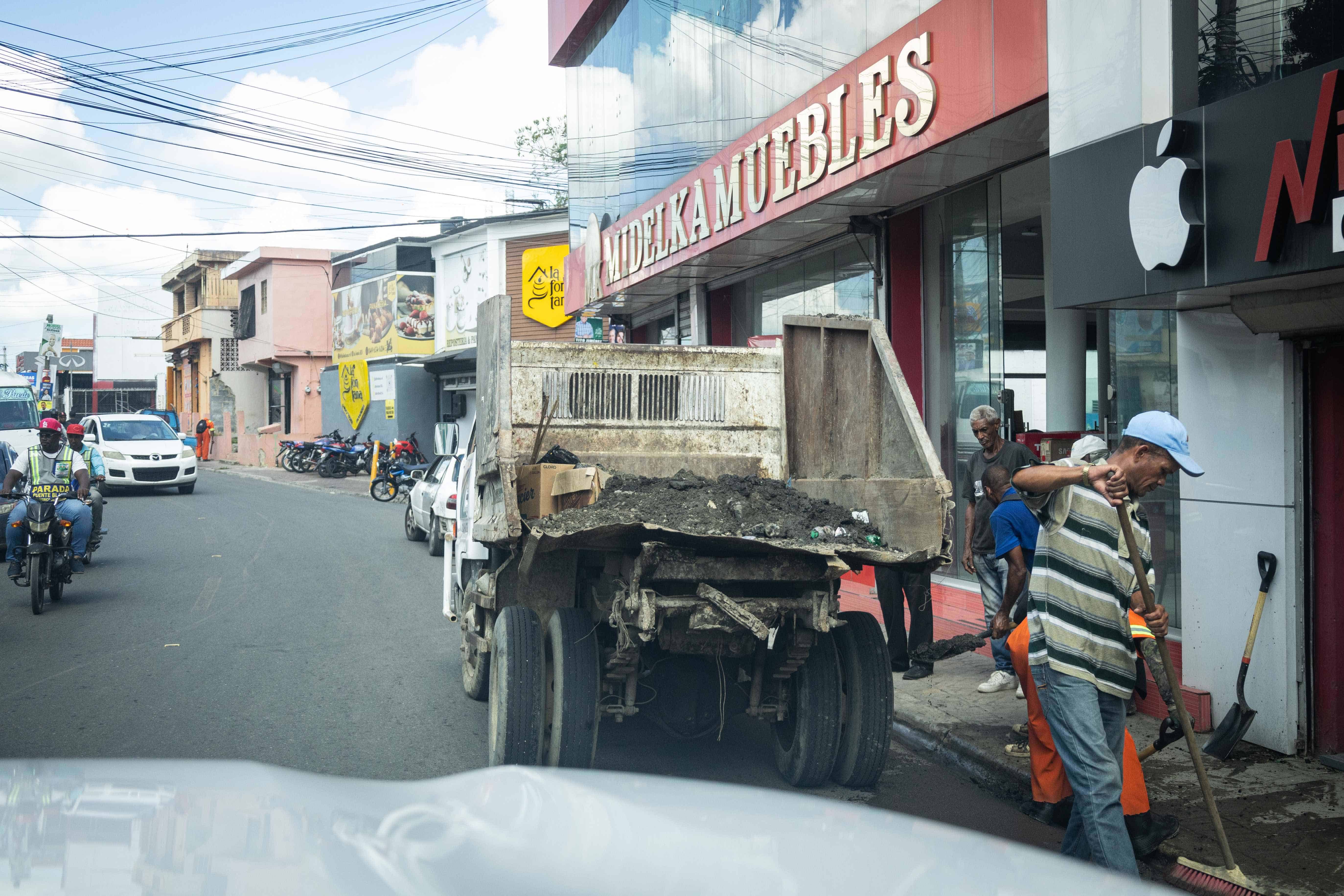 Los vertederos en la calle Duarte ahora son menos.