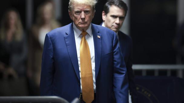 Jueza que preside caso de documentos confidenciales contra Trump pospone juicio indefinidamente