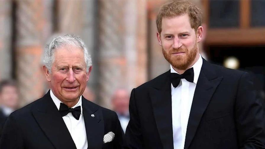 El príncipe Harry está en Londres, pero no verá a su padre