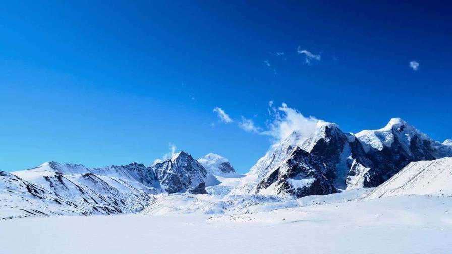 Emergen montañas por el deshielo en Groenlandia, según expedición liderada por Larramendi
