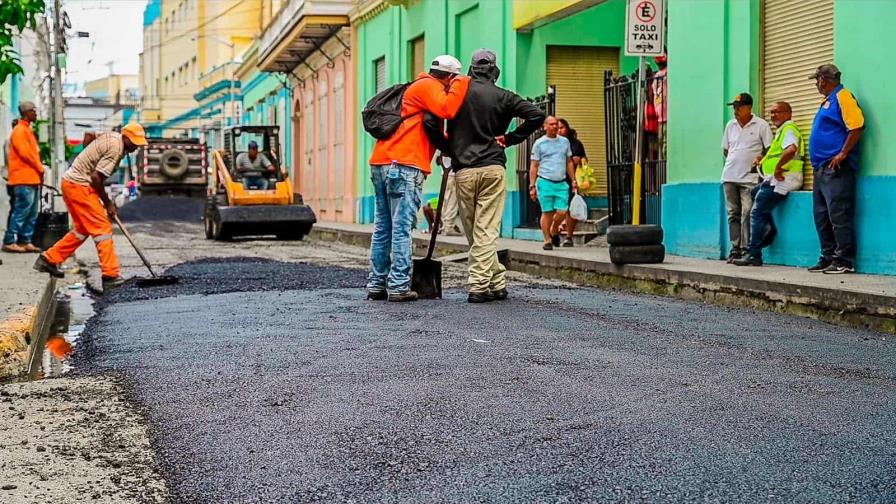 Alcaldía comienza plan de asfaltado en Santiago; en la primera etapa intervendrán más de 50 puntos