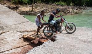 Esperan rápida intervención del Gobierno en la construcción de puente colapsado en Espaillat