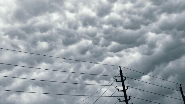 Confirman que un débil tornado tocó tierra en el norte de Puerto Rico