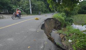 Aguaceros provocan inundaciones, anegan viviendas e incomunican varias localidades en RD