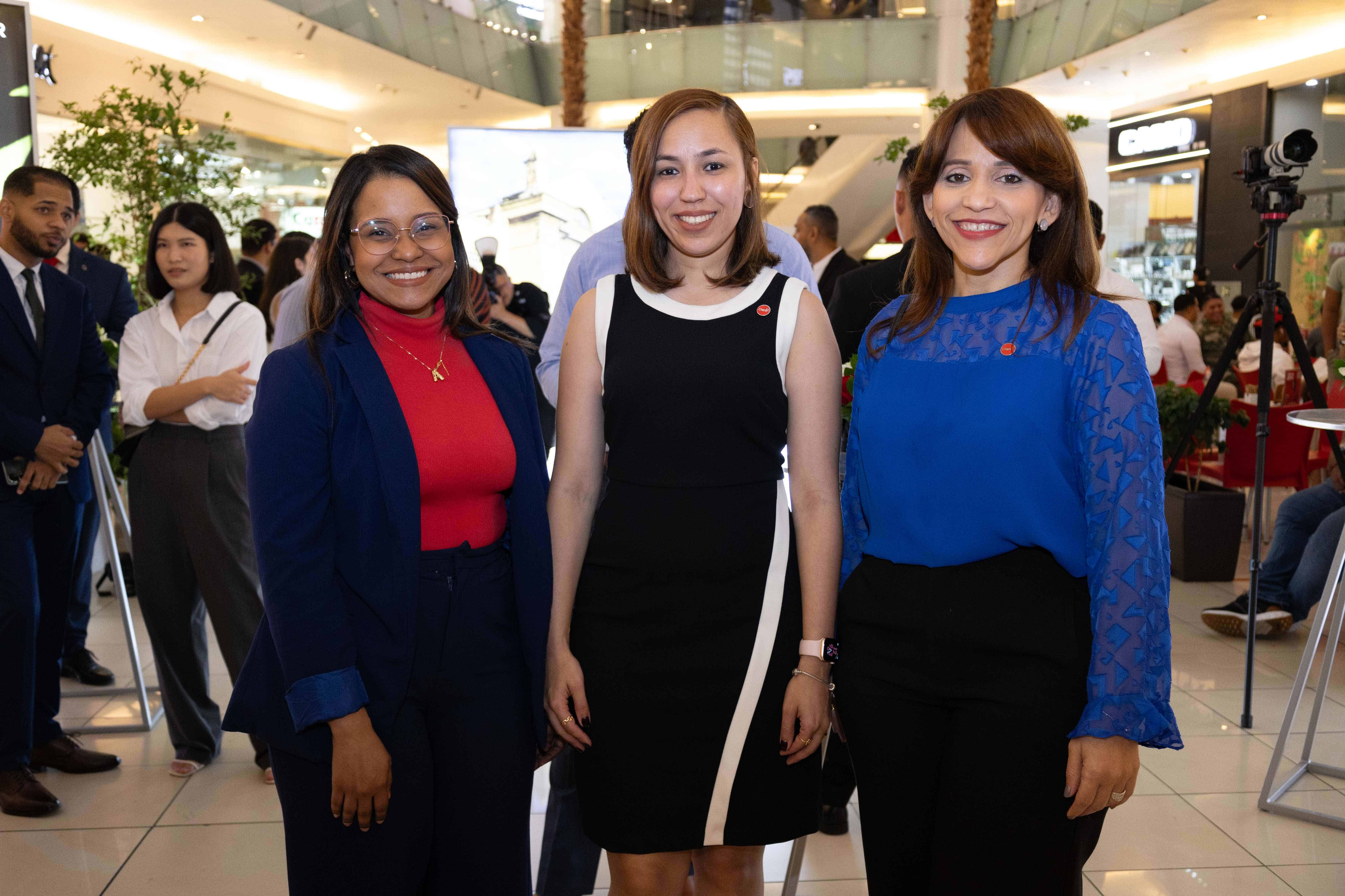 Ana Carolina Reyes, Saira Sadala y Tammy Vásquez.