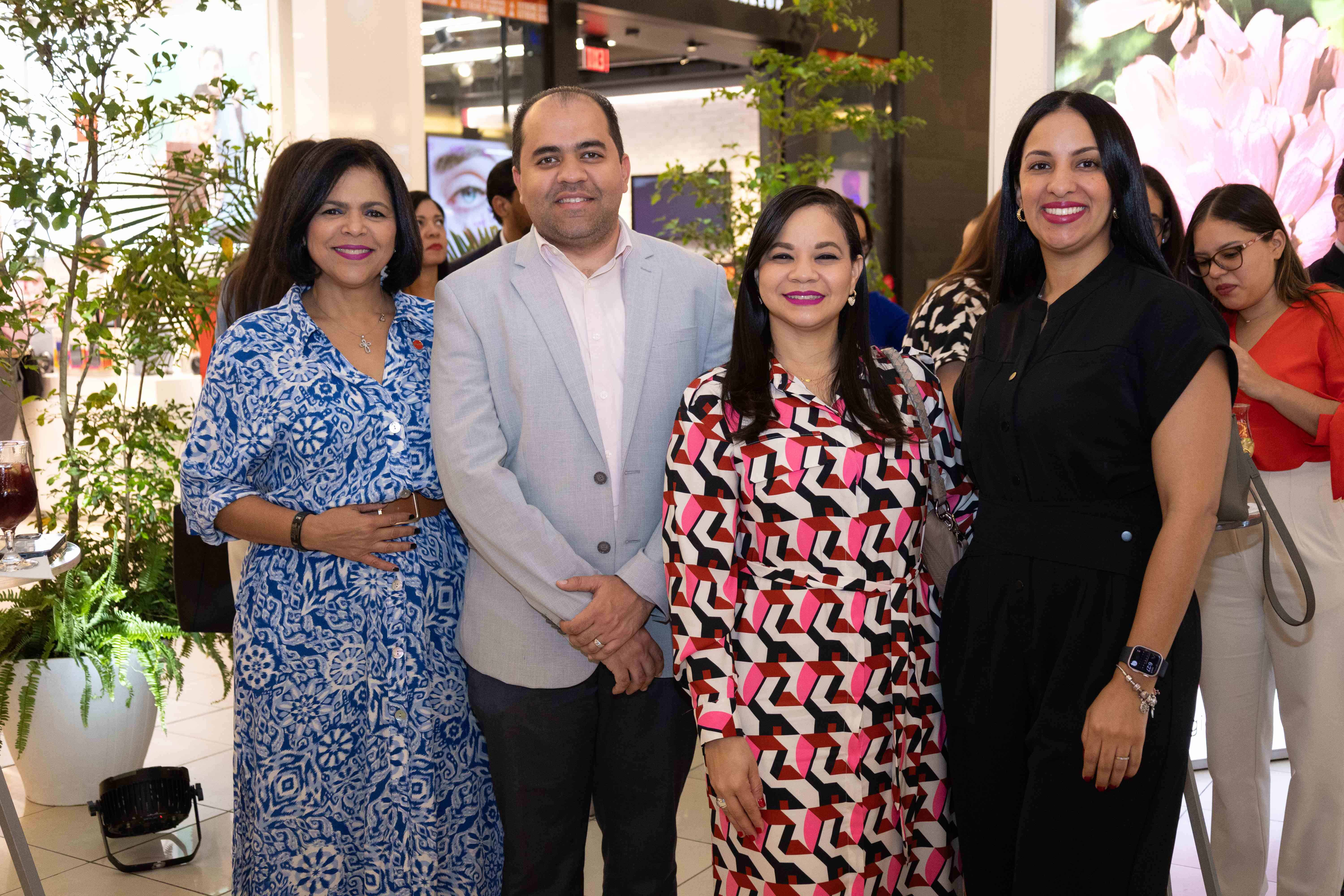 Kenia Ferreras, Omar Morales, Anabelle vilchez y Faviola Roa.