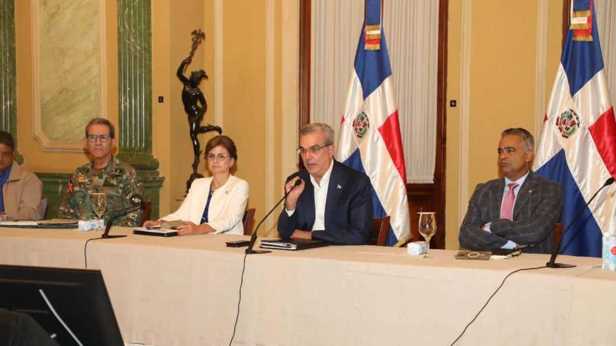 Abinader realiza reunión de emergencia para conocer detalles sobre situación pluvial del país