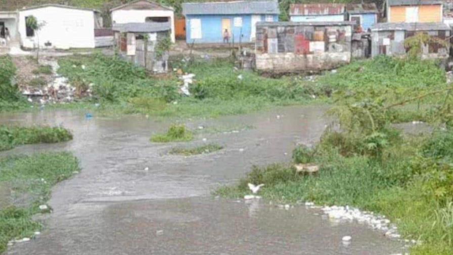 Desbordamiento de ríos y cañadas en Hato Mayor provocan inundaciones