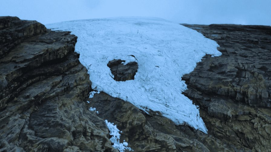 Un glaciar quebrado por las temperaturas récord en Colombia