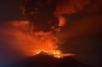 Entra en erupción un volcán en el este de Indonesia