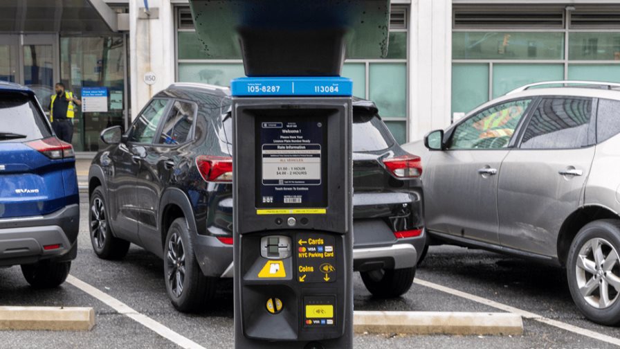 Comienzan a instalar parquímetros con pago por placa al norte de Manhattan