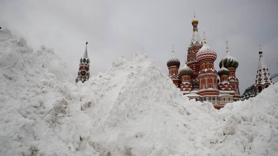 Moscú registra una insólita nevada primaveral y las temperaturas más bajas en 25 años