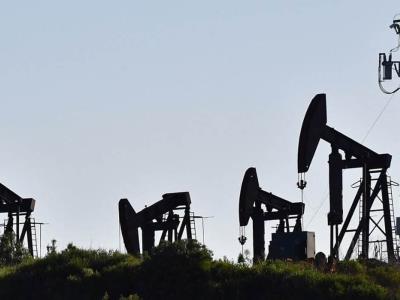 Reservas de petróleo en EE.UU. caen ligeramente