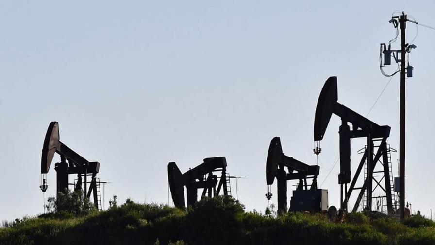 Reservas de petróleo en EEUU caen ligeramente