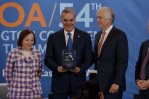 Luis Abinader, primer presidente dominicano en recibir premio de liderazgo en las Américas