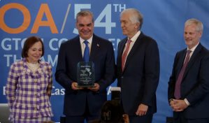 Luis Abinader, primer presidente dominicano en recibir premio de liderazgo en las Américas