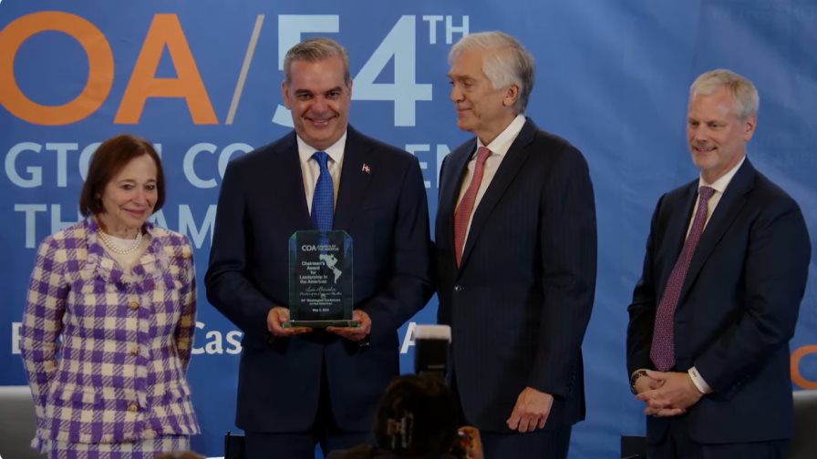 Luis Abinader, primer presidente dominicano en recibir premio de liderazgo en las Américas