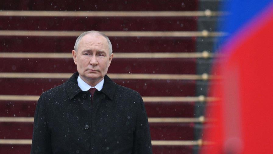 Putin amenaza con respuesta asimétrica en caso suministro de armas de precisión a Ucrania