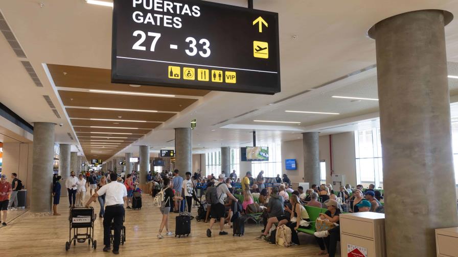 Autoridades buscan eficientizar movilidad pasajeros y mercancías en aeropuertos dominicanos