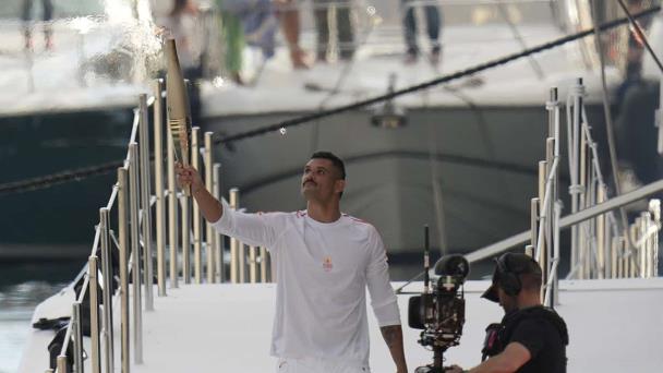 La antorcha olímpica comienza en Marsella su recorrido hacia París