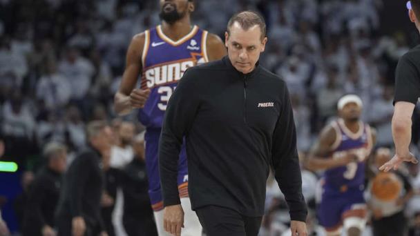 Suns despiden a Vogel tras perder la serie de primera ronda de los playoffs por barrida