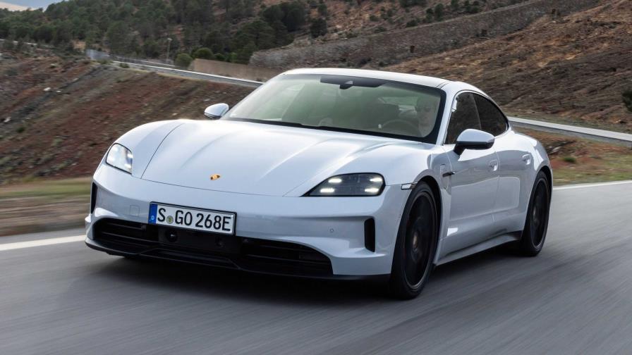 Porsche retira miles de unidades de coches eléctricos por un problema de baterias Porsche retira miles de unidades de coches eléctricos por un problema de baterias