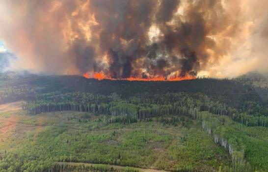 Canadá tiene 87 incendios forestales activos, de los que seis están fuera de control