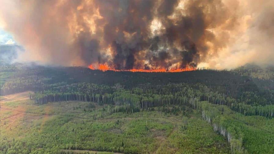 Canadá tiene 87 incendios forestales activos, de los que seis están fuera de control