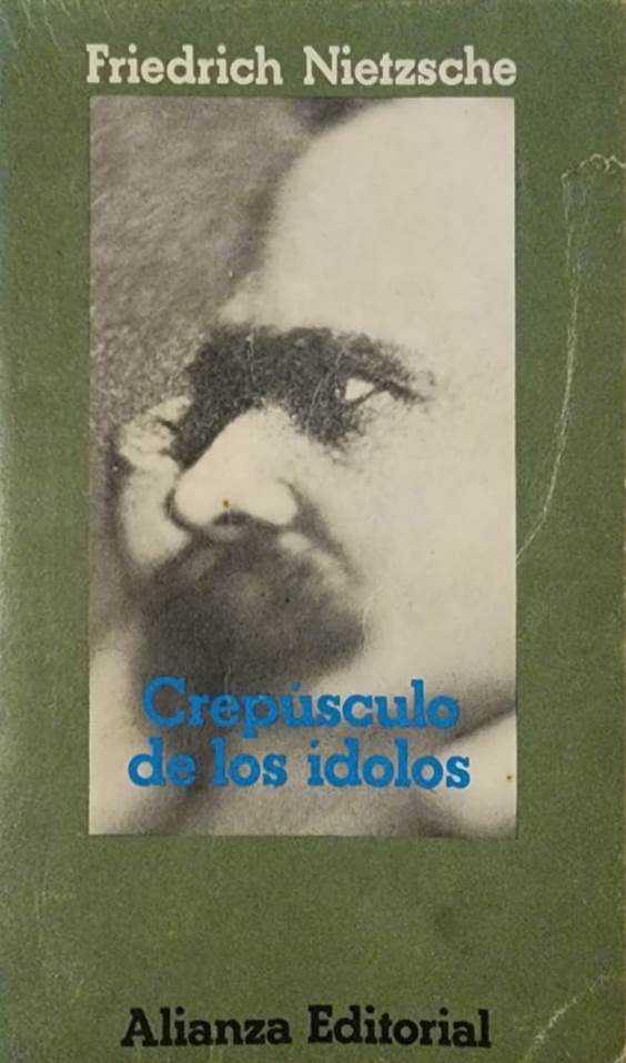 Friedrich Nietzsche, Alianza Editorial, 1973, 170 págs. Cómo se filosofa con el martillo. Un análisis sobre las heterodoxias filosóficas esenciales. Uno de los varios títulos nietzschianos que increpó el ejercicio de la filosofía. Aforismos breves y  monografía de Sócrates (“un plebeyo, un feo, un criminal, un enfermo, un décadent”).