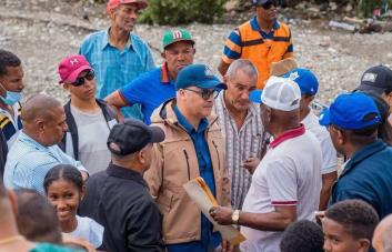 Gobierno entrega ayudas a familias afectadas por lluvias