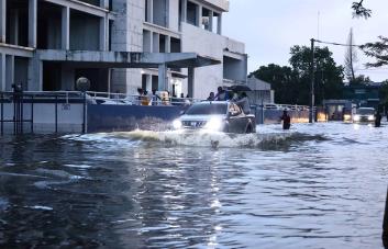 Lluvias inundan zonas urbanas y agrícolas de RD; afectan decenas de acueductos y puentes