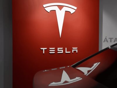 Un nuevo alto directivo de Tesla abandona la empresa con críticas