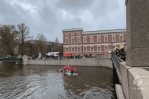 Siete personas mueren en la caída de un bus en un río en San Petersburgo Siete personas mueren en la caída de un bus en un río en San Petersburgo