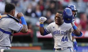 Cubano Dairon Blanco aporta 3 hits a victoria de Reales, 10-4 sobre Angelinos
