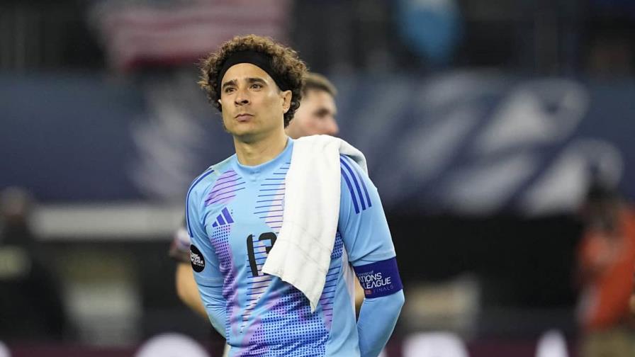 Ochoa, Jiménez y Lozano se quedan fuera del equipo mexicano que irá a la Copa América Ochoa, Jiménez y Lozano se quedan fuera del equipo mexicano que irá a la Copa América