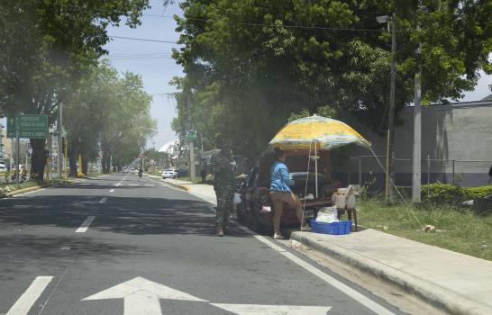 Uso ilegal de autopista Fernández Domínguez pone en peligro la vida de conductores y transeúntes