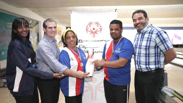 Campell y López ganan oro en boliche Olimpiadas Especiales