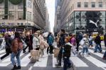 Confianza de consumidores en economía de EEUU cae al nivel más bajo desde noviembre