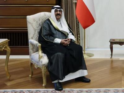 Emir de Kuwait disuelve el Parlamento y clásulas de la Constitución