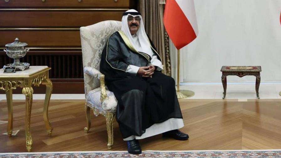 Emir de Kuwait disuelve el Parlamento y suspende algunas cláusulas de la Constitución
