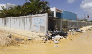 Denuncian charcos y basura en calles de barrio Nueva Jerusalén