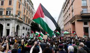 Varios estudiantes heridos por las cargas policiales en una protesta en Roma