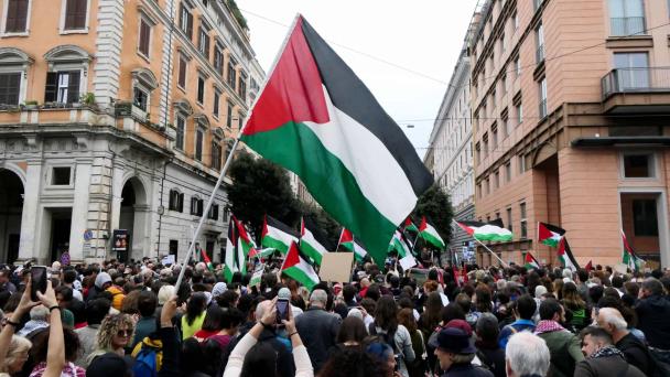 Varios estudiantes heridos por las cargas policiales en una protesta en Roma