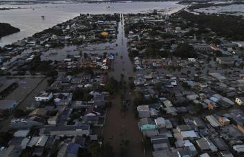 Brasil despliega operativo masivo para asistir a víctimas de inundaciones en el sur del país